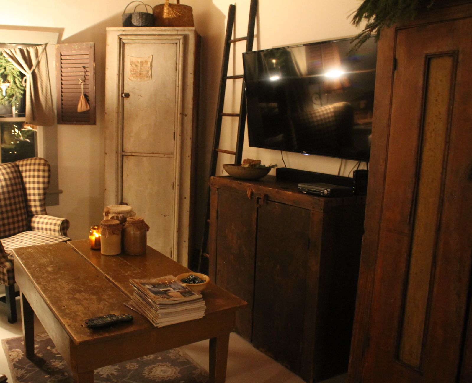 House full of antiques 8